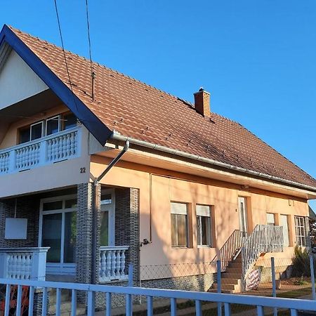 Appartamento Magdaléna Ház Balatonlelle Esterno foto
